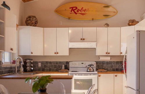 Tofino House | Stormfront Guesthouse-Downtown, Hot Tub, Arcade Games