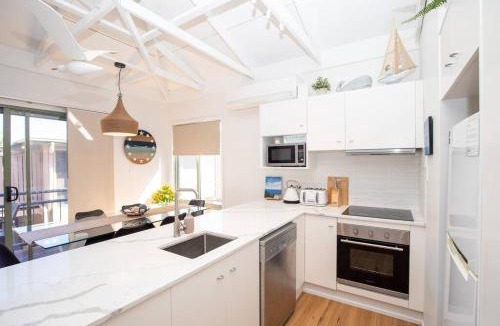 Point Lookout Apartment | Straddie Breeze + beachside + pool + wifi