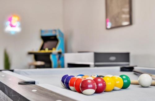 Las Vegas House | Strip-side Villa Pool, Mini Golf, Casino games