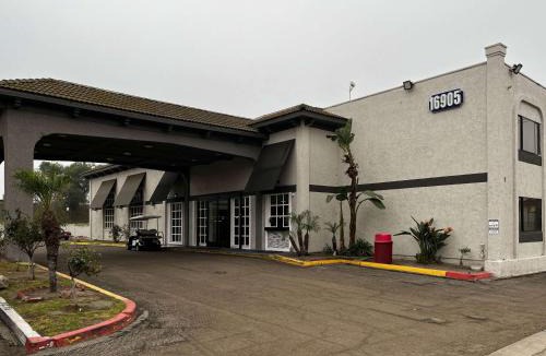 Artesia Hotel | Studio 6 Artesia CA