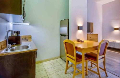 Oildale Hotel | Studio 6 Bakersfield 2 Full Beds | Smoki
