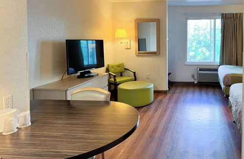 Belmont Hotel | Studio 6 Belmont, CA – San Francisco - Redwood