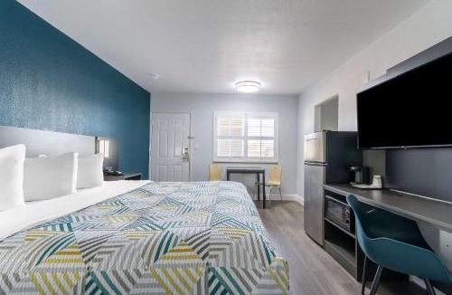 Madera Hotel | Studio 6 Suites Madera, CA Yosemite