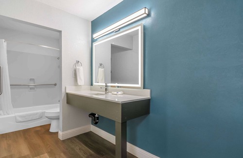 Madera Hotel | Studio 6 Suites Madera, California - Yosemite