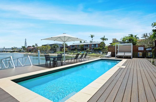 Mooloolaba Apartment | Studio A Garden View - Pet Friendly - Day Spa - Pool, Free Kayaks