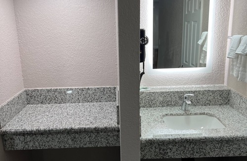 Greenacres Apartment | Studio Apartment - 2 Double Beds