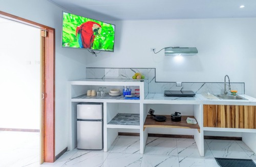 Puerto Viejo de Talamanca Hotel | Studio Apartment #6 w/Smart TV, A/C + Pool