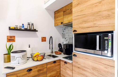 Palmela Apartment | Studio Apartment "Chalé Do Vale - Shiva House" with Shared Pool, Private Terrace & Wi-Fi