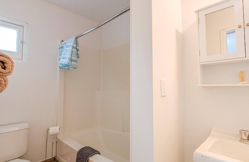 Ucluelet Hotel | Studio Full Kitchen | #16