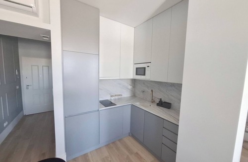 Santo Condestavel Apartment | Studio Lisbon Balcony Elevator A/C Parking