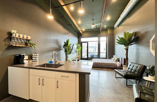 Artists Village Apartment | Studio Loft in Heart of OC w/75" 4K TV, Gym, AC