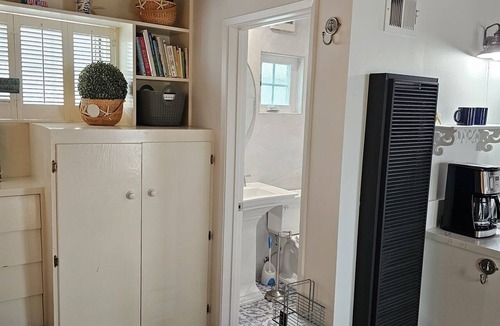 West Newport Apartment | Studio/parking/patio2Seconds2beach