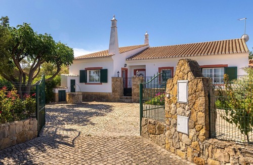 Murta House | Stunning private villa for 6 people with private pool, WIFI, A/C, TV and terrace