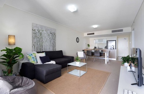 Brisbane Central Business District Apartment | Stunning 3 Bedroom with RiverViews+2 carparks+Huge Balcony+WIFI+Pool+Tennis Court+Gym & Steam Room