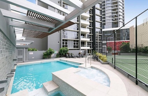 Brisbane Central Business District Apartment | Stunning 3 Bedroom with RiverViews+2 carparks+Huge Balcony+WIFI+Pool+Tennis Court+Gym & Steam Room