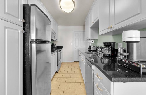 Marina del Rey Hotel | Stunning 3BR Oasis with Pacific Ocean Views High floor
