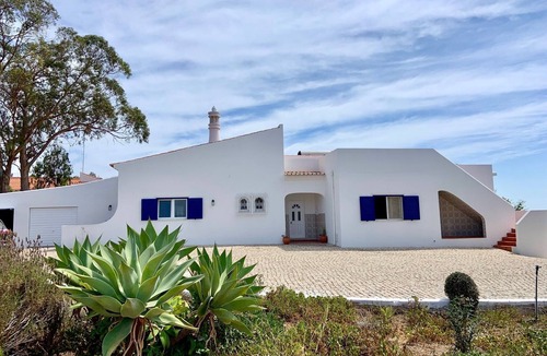 Colinas Verdes Villa | Stunning 4 bedroom 4 bathroom countryside villa near Lagos, pool & large garden