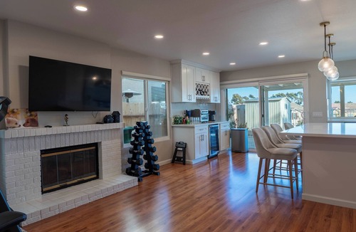 Torrey Highlands House | Stunning 4-Bedroom Coastal Light Retreat In Cool San Diego