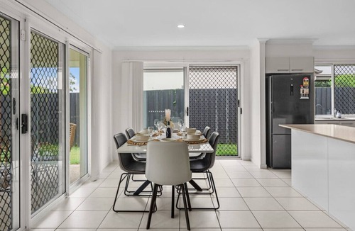 Coomera House | Stunning 4BR Home w/Yard/Parking/Costco/ThemePark