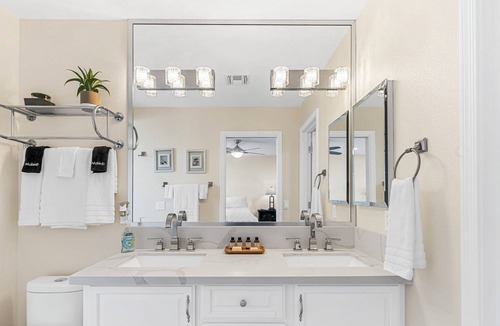 Cienega Springs House | Stunning 6 Bedroom Waterfront Home In Moovalya Keys!