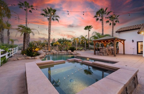 Temecula House | STUNNING 9/Acre Vineyard 1 Min from Wineries - Pool/Hot Tub and Private Cellar
