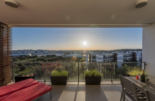 Albardeira Apartment | Stunning apartment, marina, pool, garden & city view and terracce south facing