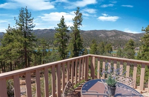 Castle Glen Estates Cabin | Stunning Big Bear Retreat | Amazing View | HotTub!