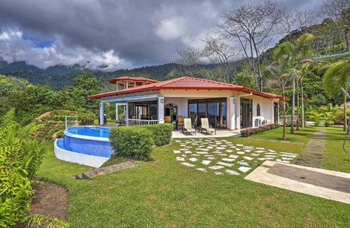 Ciudad Cortes House | Stunning ‘Casa de la Roca’ House w/Infinity Pool!