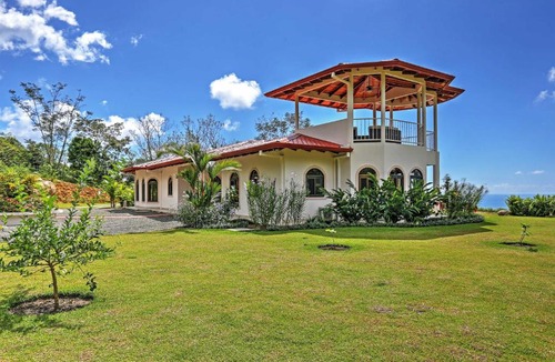 Ciudad Cortes House | Stunning ‘Casa de la Roca’ House w/Infinity Pool!