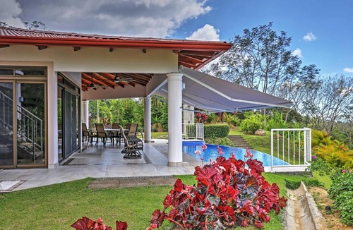 Ciudad Cortes House | Stunning ‘Casa de la Roca’ House w/Infinity Pool!