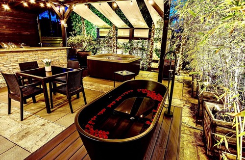 Hillcrest Apartment | Stunning Hillcrest San Diego Zen Studio OutdoorLiving HotTub RainShower Jacuzzy