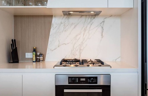 Bowen Hills Apartment | Stunning Inner City Escape