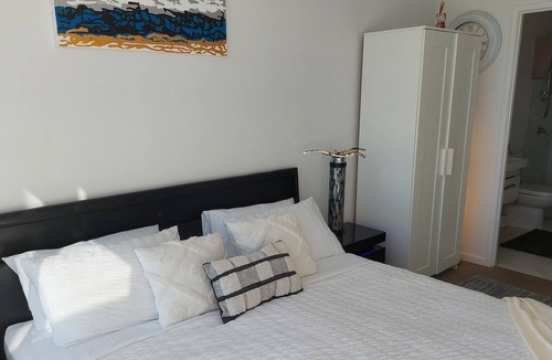 Labrador Apartment | Stunning modern apartment with Broadwater's view