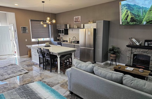 Park Village Apartment | Stunning New House by Death Valley, Amazing Views!