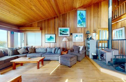 Manchester House | Stunning ocean view home with hot tub and deck