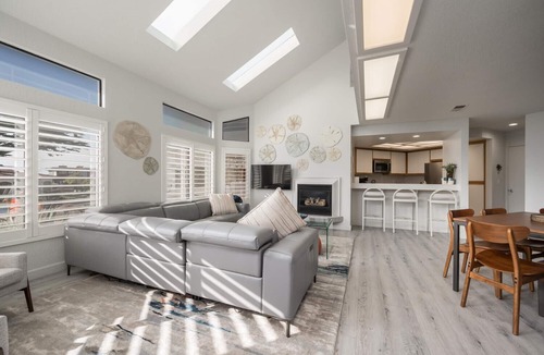 Marine Terrace House | Stunning, Ocean View Rental on Sherwood! Enjoy Your Next Month Long Getaway!