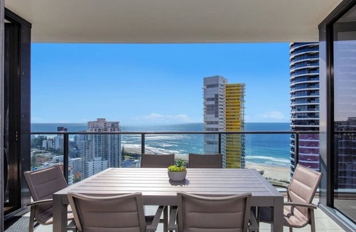 Broadbeach Apartment | Stunning Ocean Views Oracle Level 30 Parking