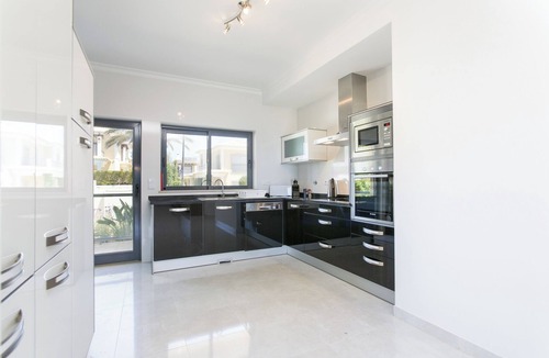 Porto de Mos Apartment | Stunning Oceanfront apartment by Porto de Mos Beach (PJ 2E-0A)