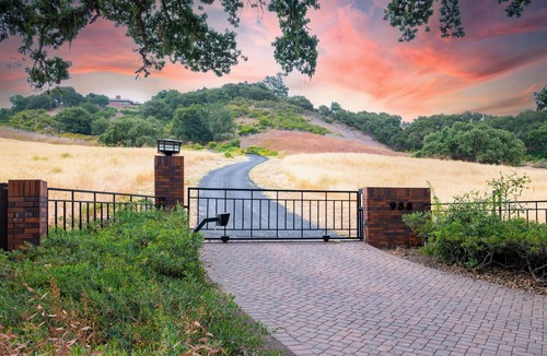 Solvang House | Stunning Panoramic Views- 31 day minimum