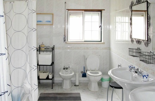 Torres Vedras House | Stunning private villa for 8 people with WIFI, private pool, TV, terrace, pets allowed and parking