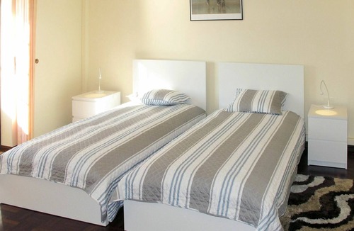 Torres Vedras House | Stunning private villa for 8 people with WIFI, private pool, TV, terrace, pets allowed and parking