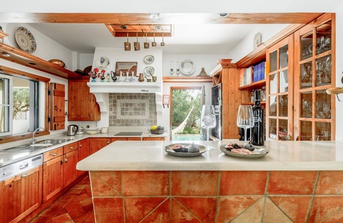Campina House | Stunning private villa for 6 people with private pool, WIFI, TV and terrace