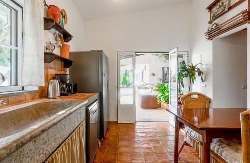Campina House | Stunning private villa for 6 people with private pool, WIFI, TV and terrace