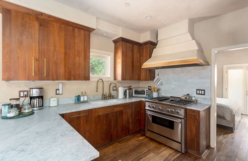 Redwood City House | Stunning Tuscan style Home w/breathtaking view, near the ocean, city and trails
