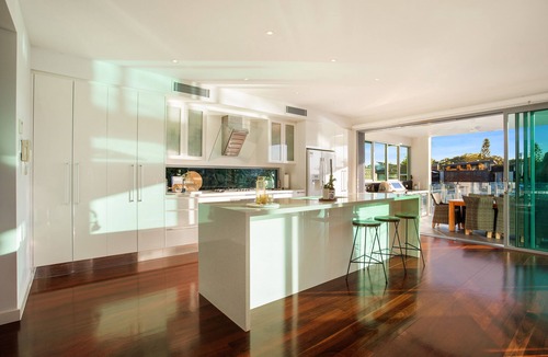 Surfers Paradise House | Stunning Waterfront home on the Gold Coast*Heated Pool* nPet Friendly.