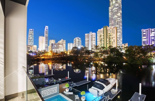 Surfers Paradise House | Stunning Waterfront Home in Surfers Paradise.nHeated Pool and Pet Friendly
