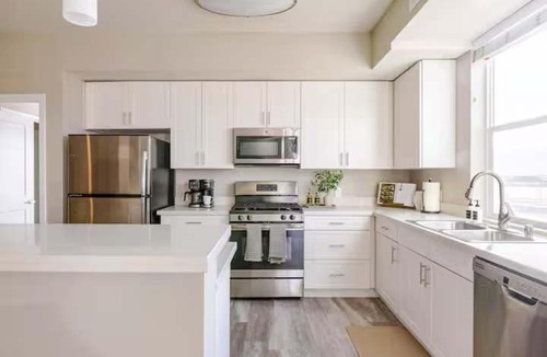 Sparks Apartment | Stunning Water View 1BR · Spring & Rooftop Patio
