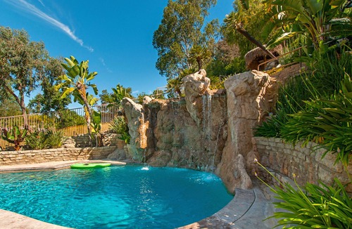 La Mesa House | *Stunning Waterfall & Glittering Pool*Spacious Home*Perfect 4 Family Reunions*
