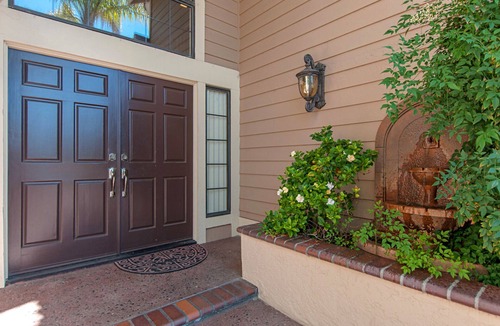 La Mesa House | *Stunning Waterfall & Glittering Pool*Spacious Home*Perfect 4 Family Reunions*