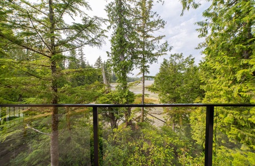 Tofino House | Stunning waterfront retreat!